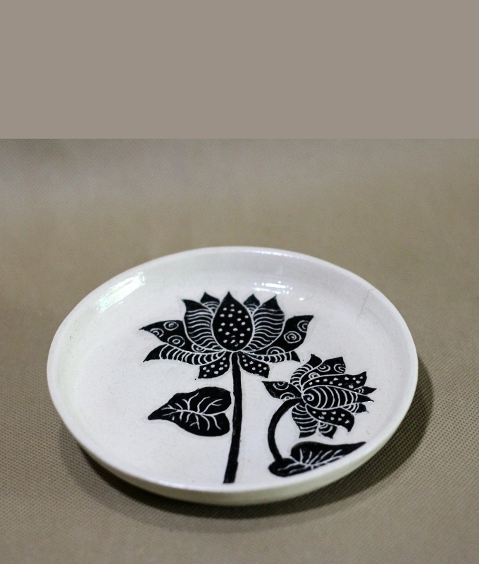 Black &amp;amp;amp; White Floral Ceramic Plate Code CMPLT107